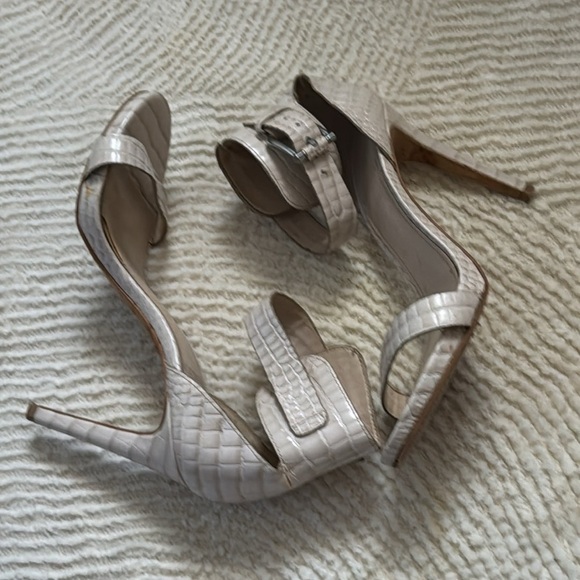 Vince Camuto Farella porcelain smooth crick ankle strap sandals heels Sz 6 1/2 - Picture 6 of 11